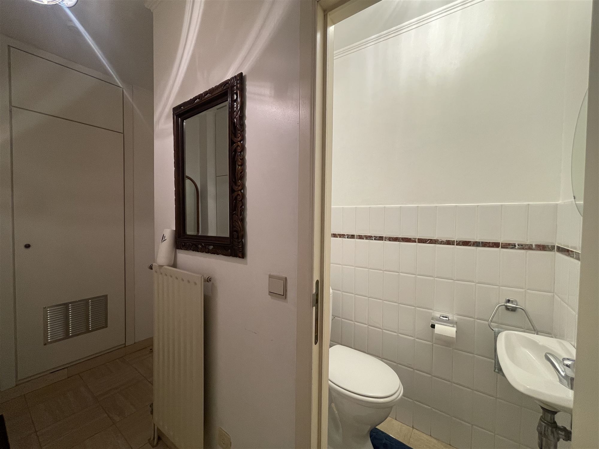 Centraal gelegen twee slaapkamer-appartement - foto 4