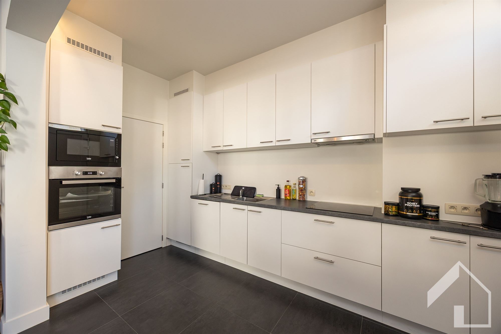 Maison d'angle rénovée près du centre de Lier - photo 4