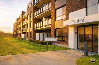 <p><span>Comfortabele assistentiewoningen met 1 slaapkamer.</span></p><p><span> </span></p><p><span>Vraagt je huis te veel onderhoud? Of wil je meer sociaal contact?</span></p><p><span>Dan kan je terecht in deze assistentiewoningen.</span></p><p><span>Je woont er in alle vrijheid, maar indien gewenst zijn extra hulp en zorg vlakbij.</span></p><p><span> </span></p><p><span>Centrale ligging:</span><span><br />Orelia Puthof is ideaal gelegen, vlakbij het centrum van Borgloon. Handelaars, supermarkten, <br />ontspanningsmogelijkheden en culturele evenementen zijn op wandel en fietsafstand bereikbaar.</span></p><p><span>Met het openbaar vervoer ben je in geen tijd in Sint-Truiden (15min.), Tongeren (20min.) en Hasselt (30min.).<br /><br /></span></p><p><span>NAAR INDELING TOE<br /><br />1. inkomhal met inbouwkast<br /><br />2. leefruimte</span></p><p><span> </span><span>De ruime woonkamer laat een gezellige inrichting toe. <br /> Dankzij het grote schuifraam is er veel lichtinval.<br /><br /></span><span>3. open keuken</span><span><br /> Deze keuken is perfect om gezellig te koken. <br /> De keuken werd volledig ingericht met volgende toestellen:<br /> koelkast met diepvriesvak, kookplaat en dampkap, afwasmachine en een combi-oven. <br /><br /></span><span>4. slaapkamer</span><span><br /> De slaapkamer is de perfecte plek om tot rust te komen. <br /> 's Nachts even naar toilet? De ruime ergonomische badkamer is vlakbij!<br /><br /></span><span>5. badkamer</span><span> <br /> Vanuit de slaapkamer bereik je de ergonomische badkamer. Ze is ingericht met een lavabo,<br /> inloopdouche, verhoogd toilet en heel wat kastruimte.<br /><br /></span><span>6. Ruim privé-terras<br /><br />7. berging </span><span><br /><br /></span><span>De totale huurprijs per dag € 56,03 = €1680/maand</span></p><p><span>De huurprijs is opgesplitst in 2 componenten<br /></span><span>1) Huurprijs woon component: 36,39 euro/dag<br />2) Huurprijs dienst component: 19,64 euro/dag (voor de 2de persoon komt er 9,82€/dag bij)<br /><br /></span></p><p><span>Wat is inbegrepen in de prijs?</span></p><ul><li><span>de huur van een instapklare flat (inclusief gordijnen, lichtarmaturen,..)</span></li><li><span>de ondersteuning van de woonassistent</span></li><li><span>het gebruik van de faciliteiten (cafetaria, ontmoetingsruimte, toegankelijke tuin, fitness, <br />kapsalon, welness)</span></li><li><span>verbruik van water, verwarming, elektriciteit</span></li><li><span>24/24u ondersteuning via noodoproepsysteem.</span></li><li><span>draadloos internet</span></li><li><span>digitale televisie</span></li><li><span>onderhoud van de gemeenschappelijke ruimtes</span></li><li><span>brandverzekering en familiale verzekering</span></li><li><span>onderhoud van de gordijnen </span></li><li><span>het wassen van de ramen langs de buitenzijde </span></li><li><span>parkeerplaats in onze ondergrondse garage</span></li></ul><p><span> </span></p><p><span>Voor meer informatie neem gerust contact met ons op. </span></p>