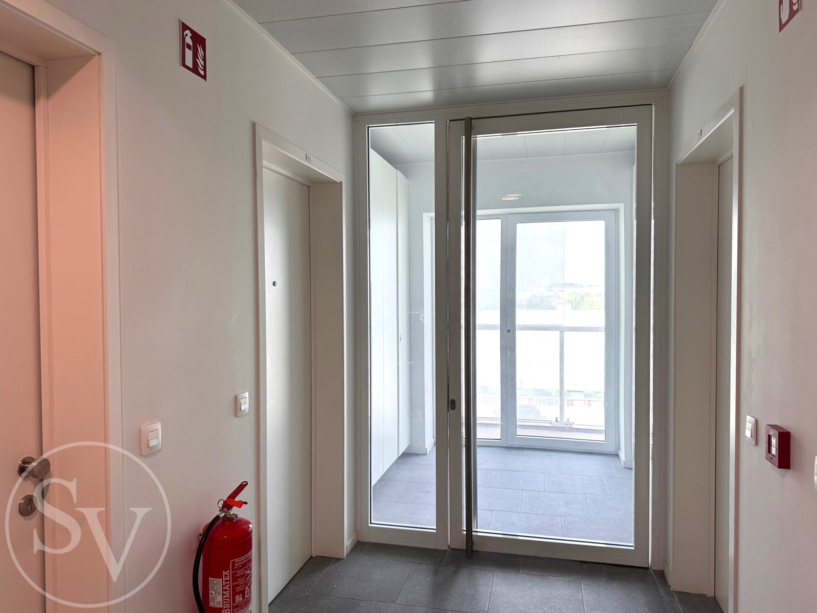 Studentenkamer met terras, kelder en parking. - foto 5