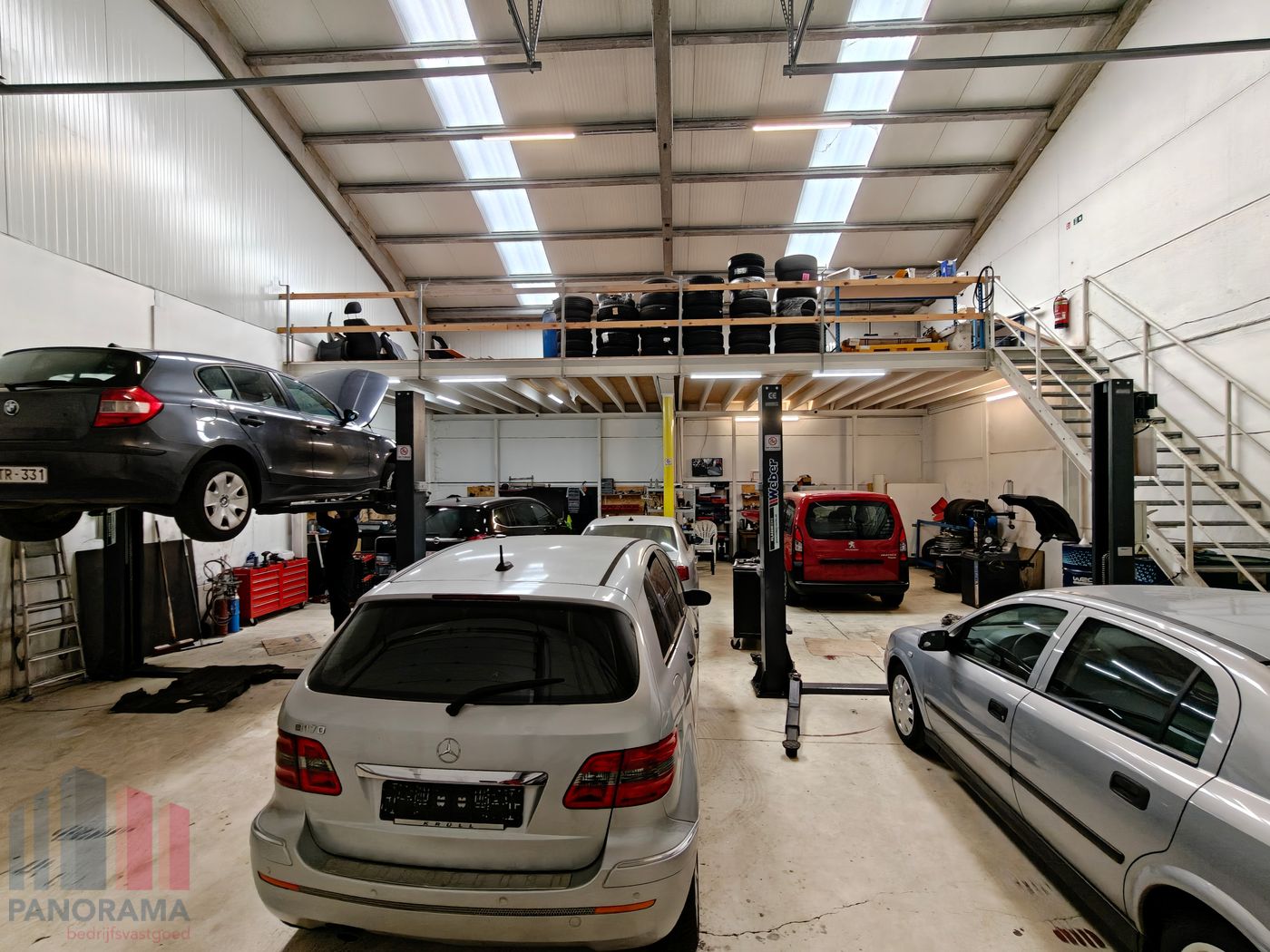 Dubbele loods van 190 m² met mezzanine en 2 privatieve parkeerplaatsen te koop - foto 4