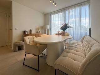 Vandaag nemen we je mee naar een nieuwbouwappartement in de gemeente Bornem. Dit hoogwaardig afgewerkte appartement bevindt zich op een boogscheut van het centrum met alle nodige faciliteiten.<br /><br />We betreden het appartement via de inkomhal die toegang geeft tot de ruime en lichtrijke leefruimte met volledig geïnstalleerde, open keuken. <br />De grote raampartijen in de leefruimte geven toegang tot het ruime terras.<br /><br />Via de nachthal wandelen we door naar een praktische berging en het gastentoilet.<br />Het appartement is voorzien van een mooie slaapkamer en een volledig ingerichte badkamer met inloopdouche in duurzame materialen. <br /><br />De combinatie van alle nieuwste technieken en het EPC A zorgen ervoor dat dit appartement zeer energiezuinig is.<br /><br />Bij het appartement is een autostaanplaats inbegrepen. <br />Fietsen kan je opbergen in de gemeenschappelijke fietsenstalling. <br /><br />Maandelijkse gemeenschappelijke kosten bedragen €75,00.<br /><br />Heb je interesse in dit centraal gelegen nieuwbouwappartement?<br />Contacteer ons gerust via bryann@julimmo.be of 0492 86 51 03.