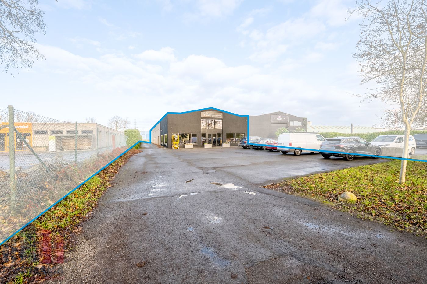 Bedrijfsgebouw met showroom, kantoren en magazijn – instapklaar en gerenoveerd op topligging! - photo 4