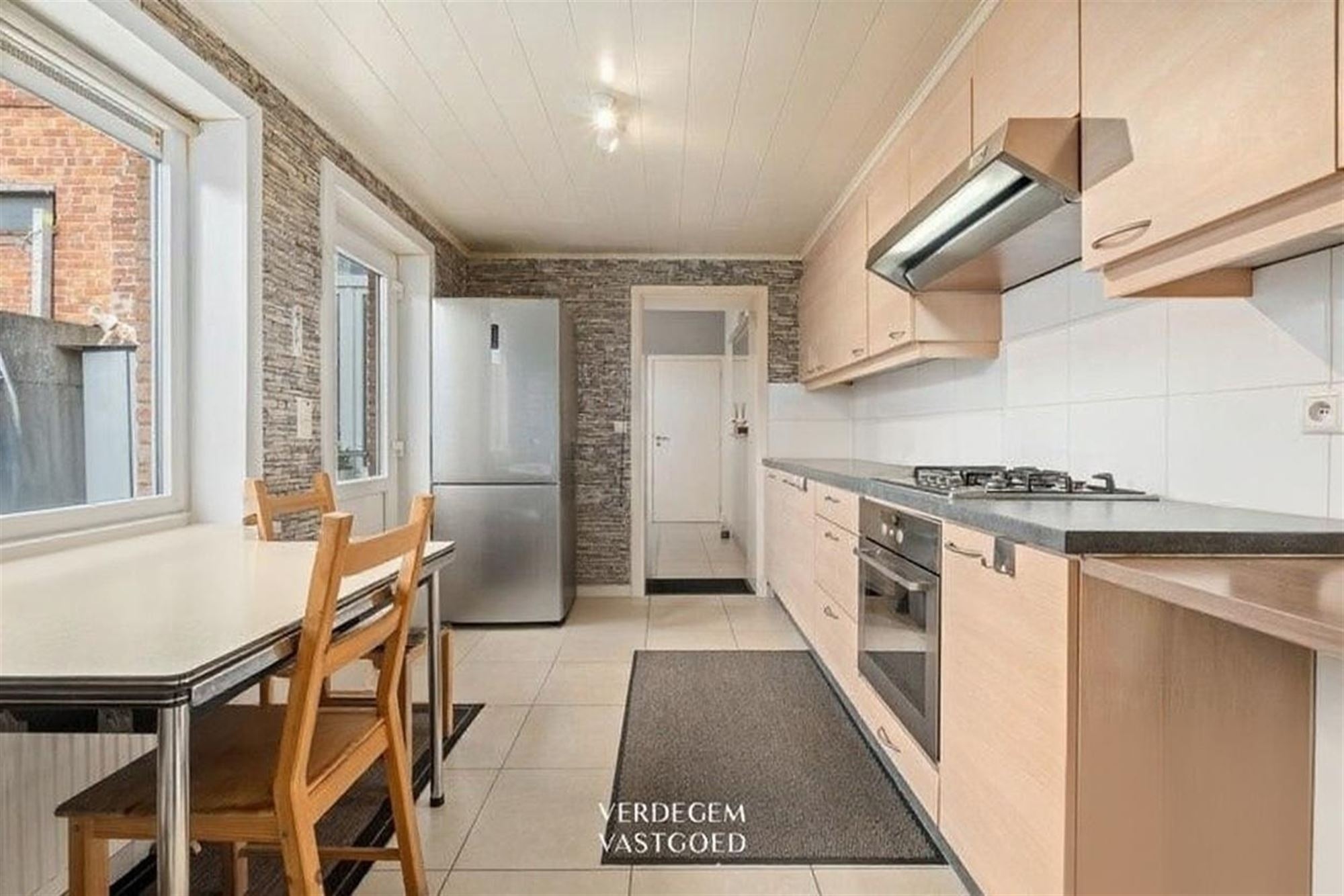 Wonen aan het Leopoldskanaal: gerenoveerde woning met 2 slaapkamers, tuin en terrasje - foto 5