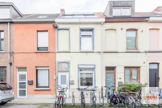 In de rustige Rijkeklarenstraat vind je deze charmante woning met een praktische indeling en een aangename tuin. Op het gelijkvloers beschik je...
