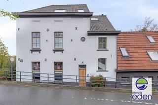 HEEL RUIME EN LICHTRIJKE BURGERWONING AAN  STATION VAN LINKEBEEK. Totaal en grondig gerenoveerd pand  : ideaal als familiewoning en/of als praktijk,...