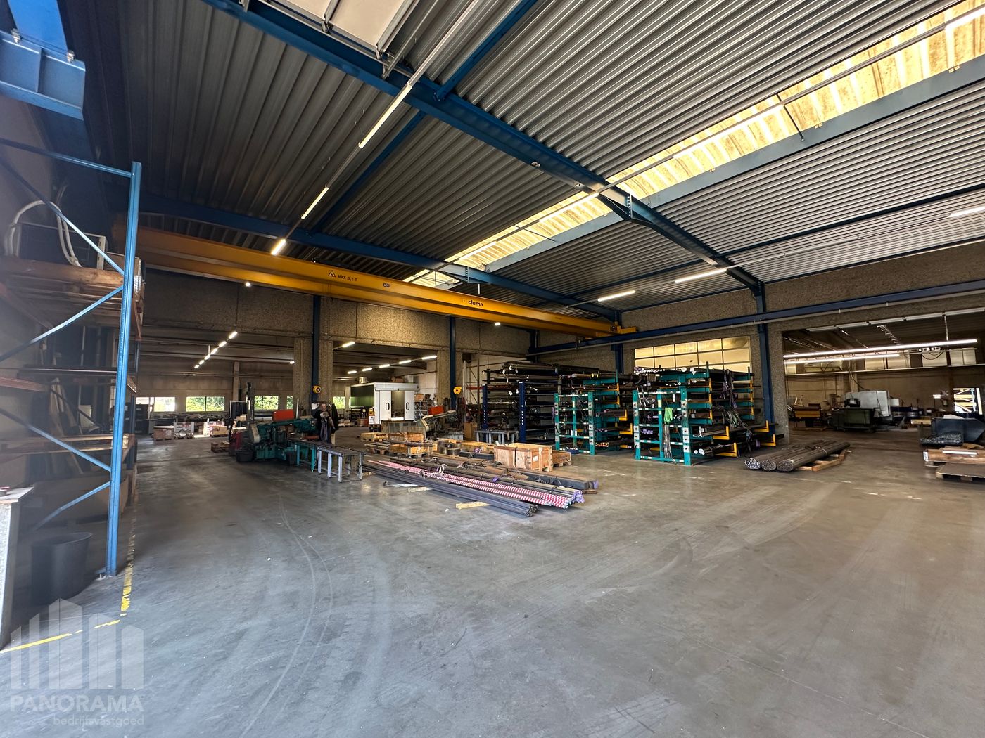 Ruim bedrijfsgebouw te koop op strategisch gelegen bedrijfssite van +/- 4.588 m² te Ieper - photo 5
