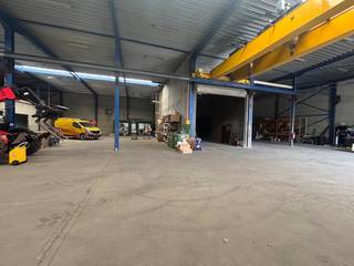 Bedrijfsgebouw te huur in een ambachtelijke zone in Ieper. Het gebouw is gelegen in de nabijheid van diverse invalswegen en de...