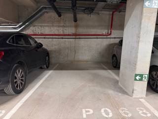 Een nieuwe autostaanplaats gelegen in de ondergrondse parkeergarage van het recente nieuwbouwproject Burenberg in Leuven. De autostaanplaats...