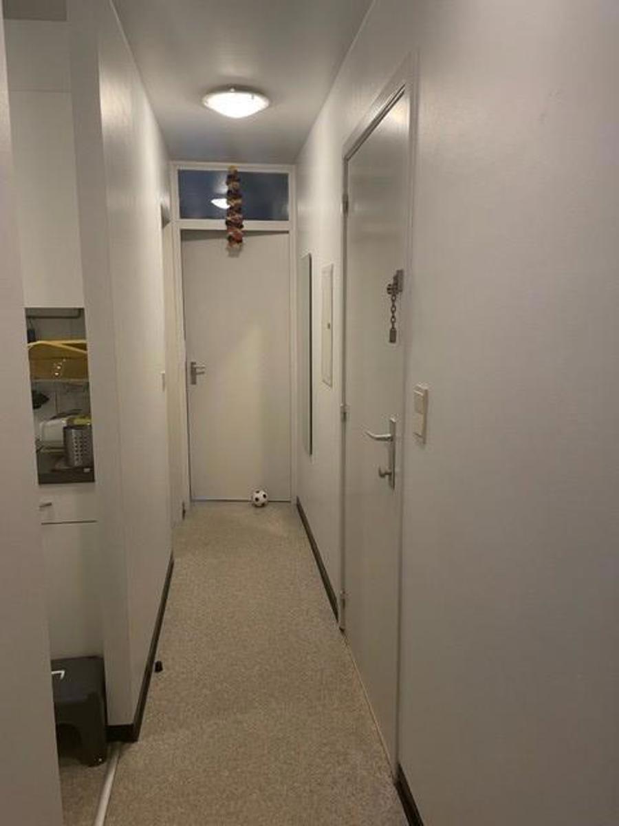 Appartement te huur - 1 slaapkamer, 3e verdieping - foto 4