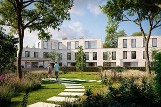Ontdek ons nieuwste woonproject in het hart van Oostakker - Amandine: een uniek nieuwbouwproject dat niet alleen ruimte biedt aan een commerciële ruimte op de begane grond maar ook aan 9 moderne woonunits, inclusief 6 woningen en 3 appartementen. Deze woning beschikt op het gelijkvloers over een ruime fietsenberging, een inkom met mogelijkheid om een grote vestiairekast te zetten, berging/wasplaats, toilet en ruime zonnige woonkamer. op het eerste en tweede verdiep zijn 4 slaapkamers, 2 badkamers en een ruime berging voorzien.
