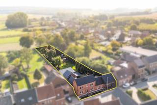 Vlak bij het natuurdomein De Gavers bieden wij deze gerenoveerde/veelzijdige eigendom aan op 20are10. Op vijf minuten van het centrum...