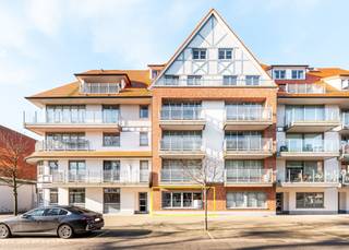 Appartement spacieux de deux chambres à coucher à vendre dans la résidence de standing 't Kloosterhof située sur la Strandlaan à Sint-Idesbald :...