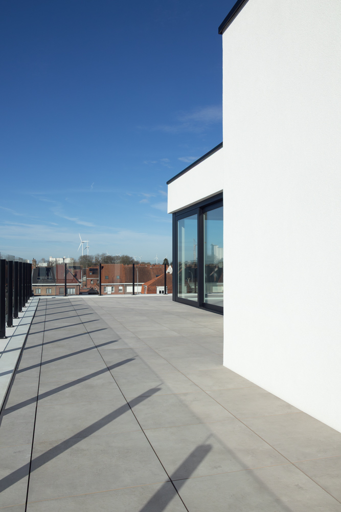 Penthouse (98 m2) te koop in Emelgem met een leefterras van 113 m2. - foto 4