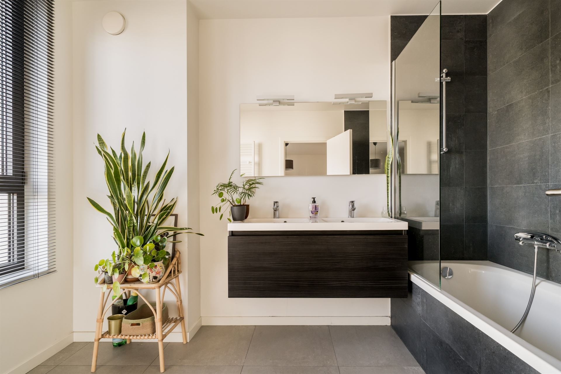 Mooi, lichtrijk en recent 2 slaapkamer duplex appartement - foto 4