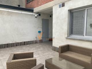 <p><span>MODERN APARTEMENT IN CENTRUM SCHOTEN</span></p><p><span> </span></p><p><span>Dit ruime appartement van 109 m² bevindt zich op een uitstekende ligging in het hart van Schoten.</span></p><p><span> </span></p><p><span>Het appartement beschikt over 1 slaapkamer met ingebouwde kasten en ensuite de badkamer met een moderne douche en hedendaagse afwerkingen, een ruime berging en apart gasten toilet. </span></p><p><span> </span></p><p><span>De keuken is voorzien van een volledige keuken opstelling met werkbladen en opbergruimte voor alle huishoudelijke behoeften. De ruime woonruimte biedt veel licht dankzij grote raampartijen en is voorzien van keramische tegelvloer.</span></p><p><span> </span></p><p><span>Er is een aangename buitenruimte met terras, voorzien van lounge meubilair en een berging met wasmachine voorziening. </span></p><p><span> </span></p><p><span>De ligging in Schoten is strategisch voordelig met gemakkelijke toegang tot winkels, restaurants en openbaar vervoer.</span></p><p><span> </span></p><p><span> </span></p><p><span>* airco </span></p><p><span>* zeer centraal gelegen (mobiscore 8,7/10) </span></p><p><span>* volledig geschilderd </span></p><p><span>* dubbele beglazing en automatische zon screenings</span></p><p><span>* beschikbaar vanaf 1 Dec. 2026</span></p><p><span>* EPC: 172</span></p><p><span> </span></p><p><span> </span></p><p><span> </span></p>