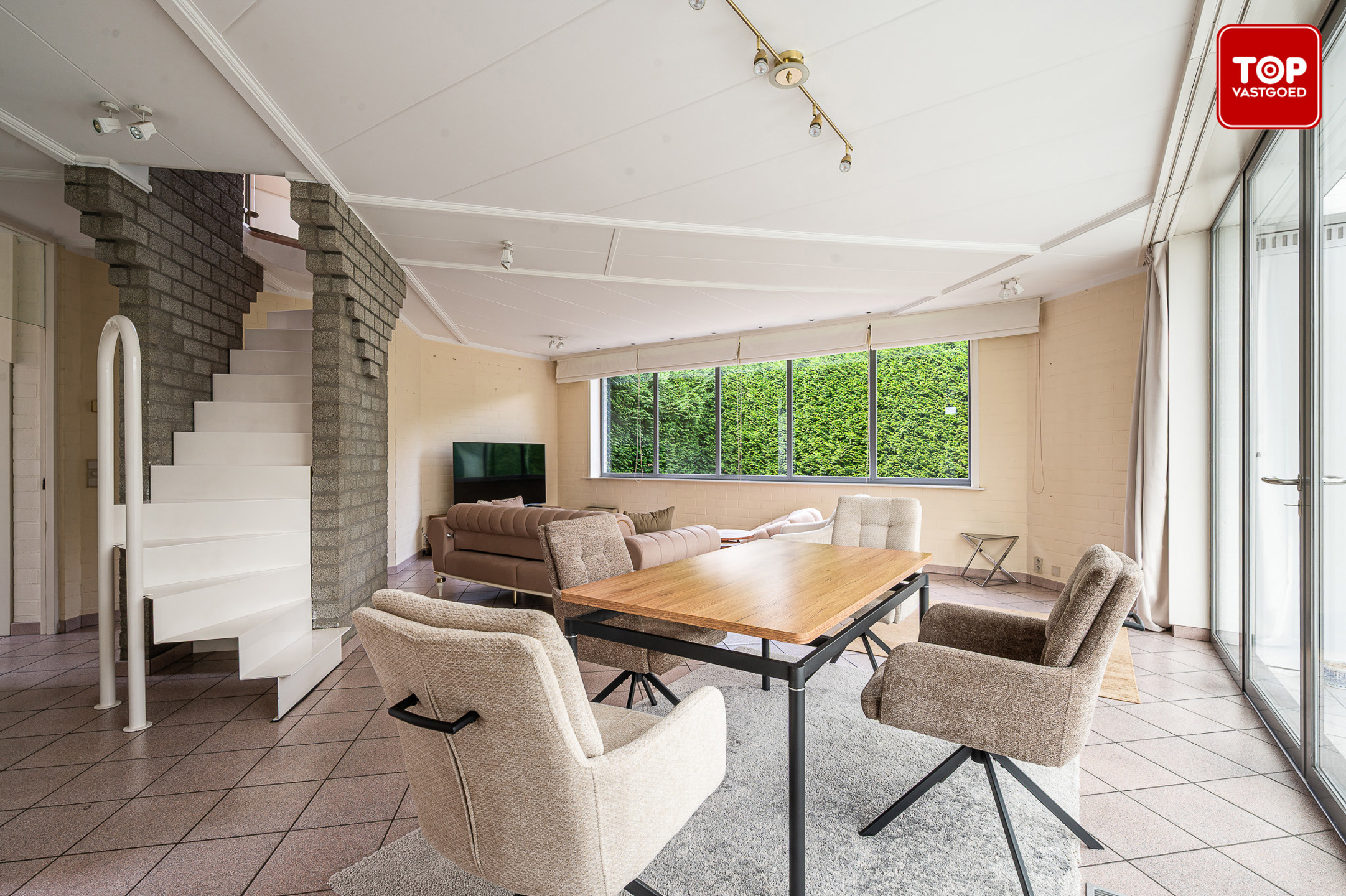 Open bebouwing een perceel van 690m² met mooie tuin en garage. - foto 5