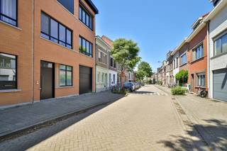 This luxury apartment with industrial accents is located in an old toy factory in Mortsel where old and new elements are interwoven.Living room and...