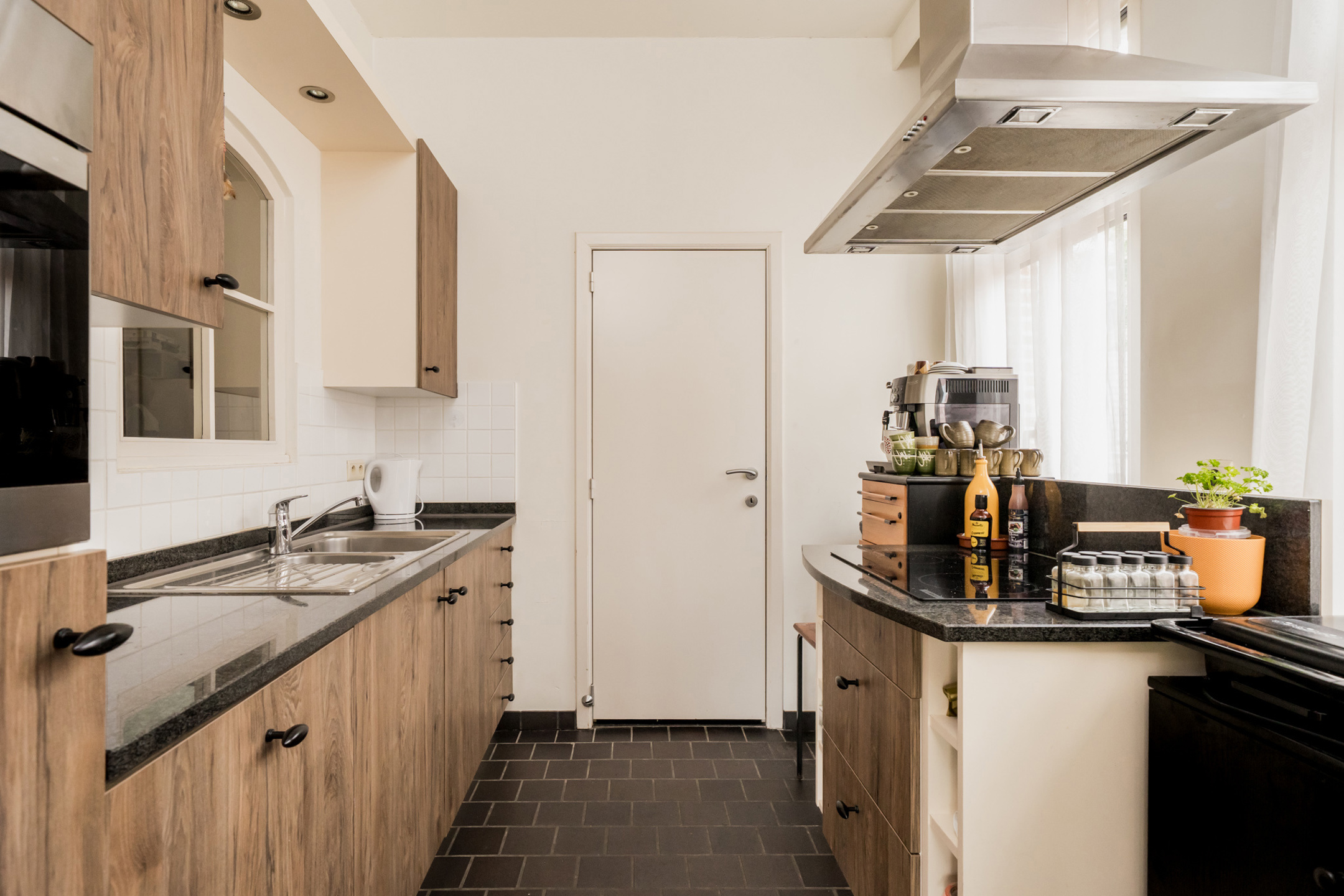 Ruim twee slaapkamer appartement in herenwoning in Hingene centrum. - foto 5
