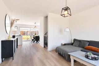 Deze recente en instapklare woning van 2024 biedt alle comfort en troeven voor een modern gezin. Met 3 volwaardige slaapkamers, een stijlvolle...