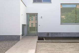 STIJLVOLLE HEDENDAAGSE VILLA OP RUIM PERCEEL IN EEN GROENE EN RUSTIGE OMGEVINGDeze instapklare villa (EPC klasse B), gebouwd in 2011, bevindt zich op...