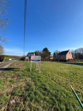 Meer info via 016 199 344 of via info@homixx.beLOT 2Deze zuidelijk georiënteerde bouwgrond is rustig gelegen, in een doodlopend aftakking van de...