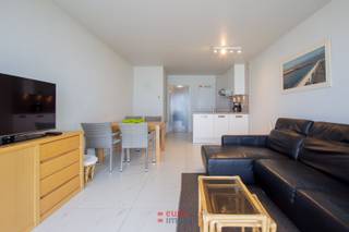 Situé en plein cœur de la digue de Nieuport, cet appartement lumineux offre une vue imprenable sur la mer, idéale pour profiter pleinement de la vie...