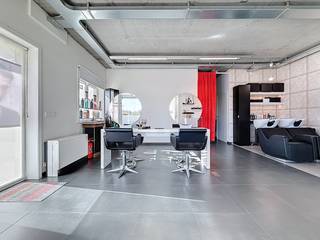 In Nieuwpoort-Bad vindt u dit veelzijdige handelspand, ideaal gelegen op een centrale en goed bereikbare locatie en geschikt voor...