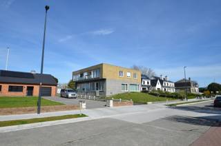 Deze veelzijdige opbrengsteigendom is uitstekend gelegen in een residentiële omgeving in de Sint-Donaasstraat te Zeebrugge, op wandelafstand van...