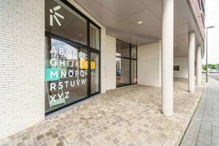 Voor meer info of een bezoek ter plaatse, contacteer steven@copandi.be of bel 0498 61 58 86.Ruime handelsruimte op gelijkvloers op toplocatie te...