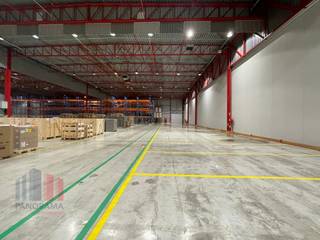 Logistiek magazijn met een oppervlakte van 8.547 m² in combinatie met 328 m² kantoren te huur in Mechelen. Uitstekend gelegen in de industriezone Mechelen Noord 1, langs de E19 Brussel - Antwerpen. <br /><br />Het <strong>logistiek magazijn</strong> met een vrije hoogte van 11 m is voorzien van o.a. 11 laadkades, sprinklers, polybetonvloer, heteluchtblazers op gas, koeling en PV systeem. Verder zijn de<strong> instapklare kantoren</strong> ingedeeld in een landschapskantoor met aanwezigheid van o.a. kitchenette en sanitair. Ruime parkeer- en manoeuvreerruimte voorzien op het omheind terrein. Beschikbaar per 01/11/2024. <br /><br />Contacteer PANORAMA B2B voor bijkomende inlichtingen of een vrijblijvend plaatsbezoek 03 225 03 03.