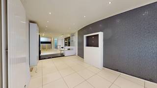 Propriété commerciale sur un emplacement commercial situé au centre de la place Van Bunnenplein et de la Kustlaan.<br />Il s'agit d'une propriété commerciale idéale (87m²) pour démarrer votre propre entreprise. Les possibilités sont infinies. La propriété bénéficie d'une salle de stockage spacieuse de 30m² au sous-sol. Il dispose d'une toilette et d'une kitchenette. Par l'escalier, vous avez accès au sous-sol qui peut être utilisé comme entrepôt. <br />Petite cour à l'arrière.<br />Si ce bien commercial vous intéresse, n'hésitez pas à nous contacter. Visites sur rendez-vous uniquement. <br />Réf : W1042