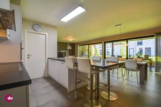 <p><span>Spacious ground floor apartment with 2 bedrooms in Halen</span></p><p><span> </span></p><p><span>In an excellent location at Begijnhofplein 5, you will discover this beautiful ground floor apartment, where space, light and comfort come together. Thanks to its well thought-out layout, high-quality finish and energy-efficient features, this apartment is an ideal home for those who want carefree and pleasant living.</span></p><p><span> </span></p><p><span>Upon entering the apartment, you are immediately welcomed into a bright living space with an open and inviting character. The kitchen, with separate storage room, seamlessly connects to the dining room, creating a beautiful whole where coziness and functionality are key. </span></p><p><span> </span></p><p><span>The night hall takes you to the 2 bedrooms, the bathroom with double sink & generous walk-in shower &and a separate toilet. The bedrooms have spacious areas, which only enhances the feeling of comfort and living quality.</span></p><p><span> </span></p><p><span>In terms of outdoor space, this apartment also has a lot to offer. You enjoy two spacious terraces, each with their own assets. The first terrace connects nicely to the living space and is the perfect place to unwind. The second terrace is accessible from both bedrooms, providing additional comfort and a pleasant connection between the bedrooms and the outdoors.</span></p><p><span> </span></p><p><span>Furthermore, an underground car parking space and a private storage room complete the property. </span></p><p><span> </span></p><p><span>Interested in a visit? Contact us today!</span></p><p><span> </span></p><p><span>015 20 36 00 - <span>info@domoxim.be</span></span><span> </span></p><p><span> </span></p><p><span>domoXim. Where dreams, come home!</span></p><p><span> </span></p><p><span>Also want to know the value of your </span><span>own home</span><span>? We are happy to give you advice.</span></p>