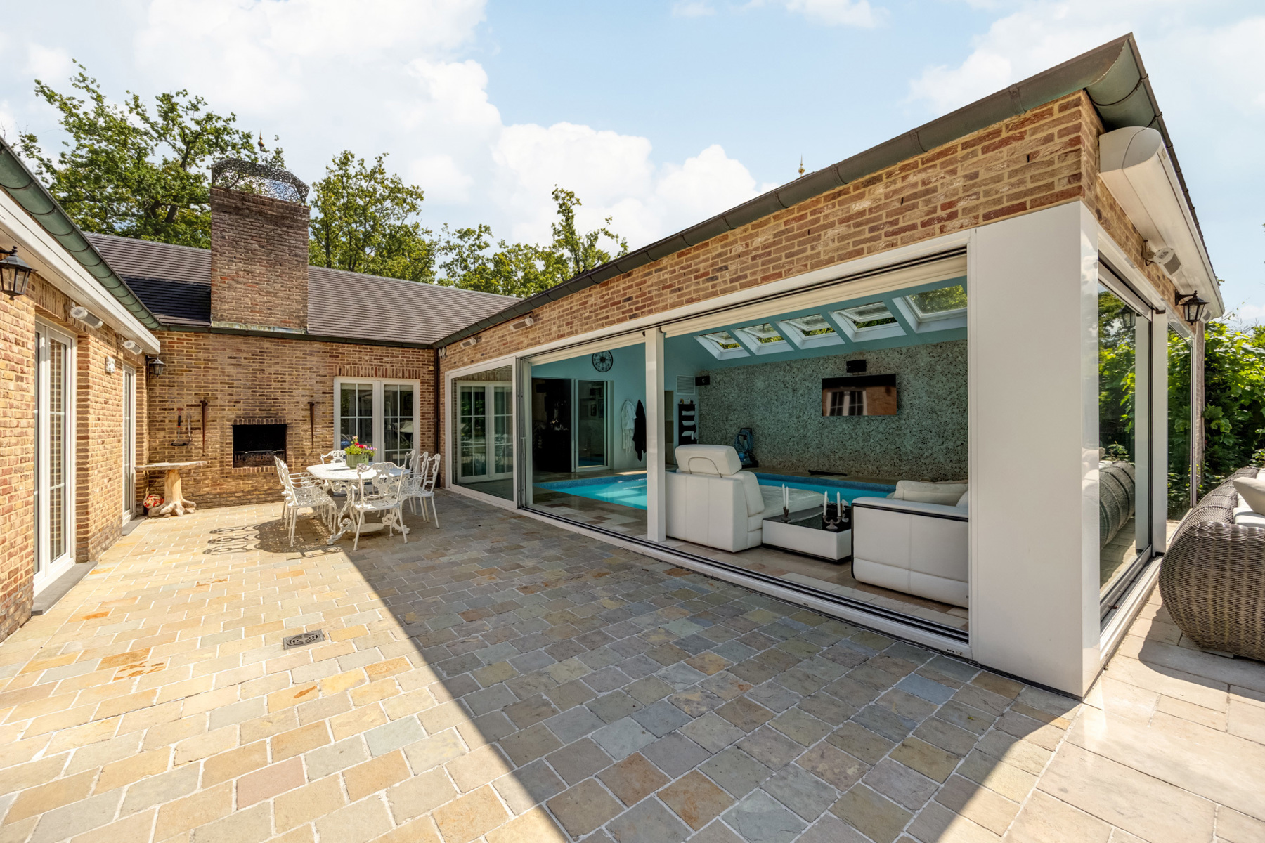 Exclusieve laagbouwvilla met binnen-en buitenzwembad - foto 5