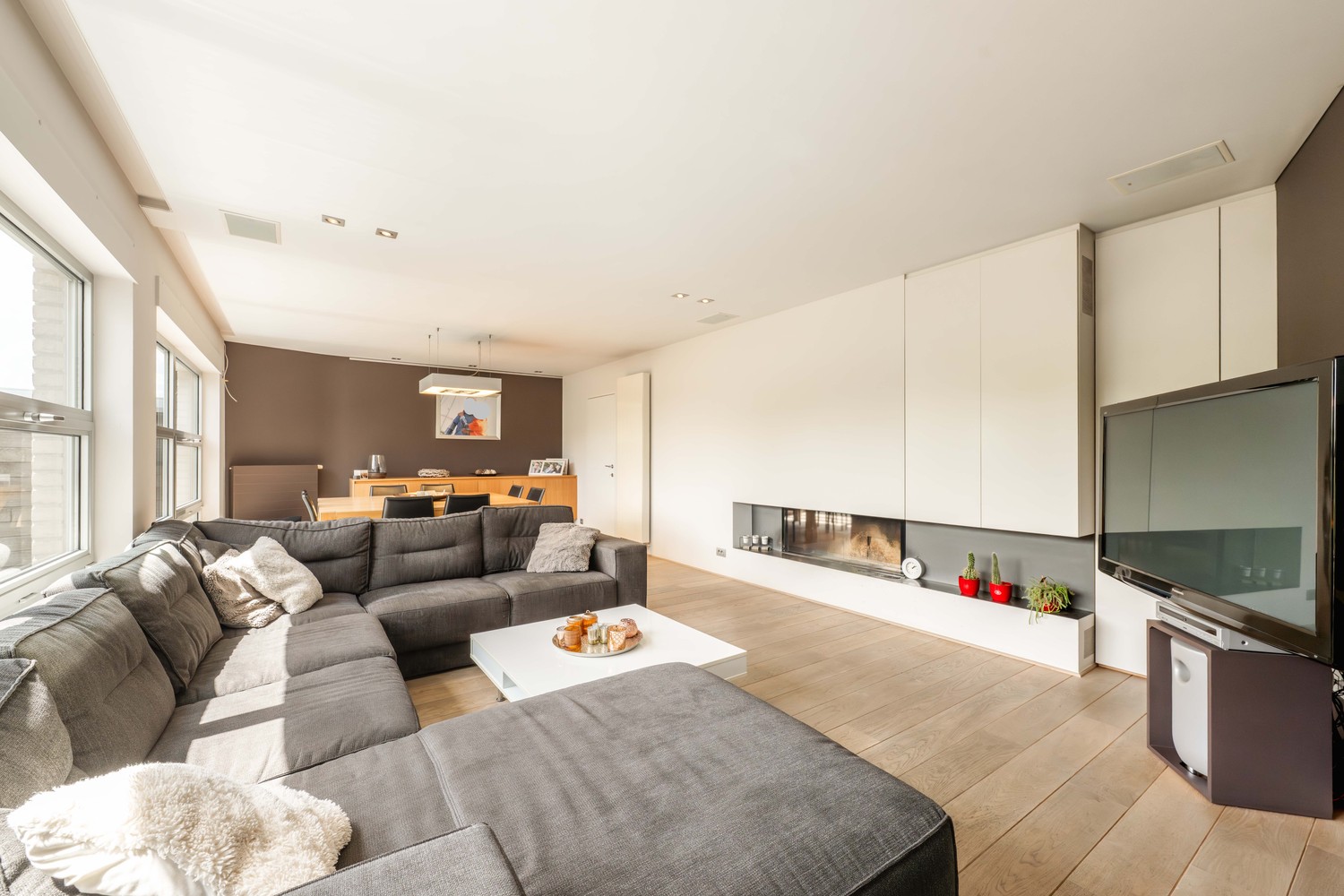 Ruime woning met praktijkruimte te Ruiselede. - foto 5