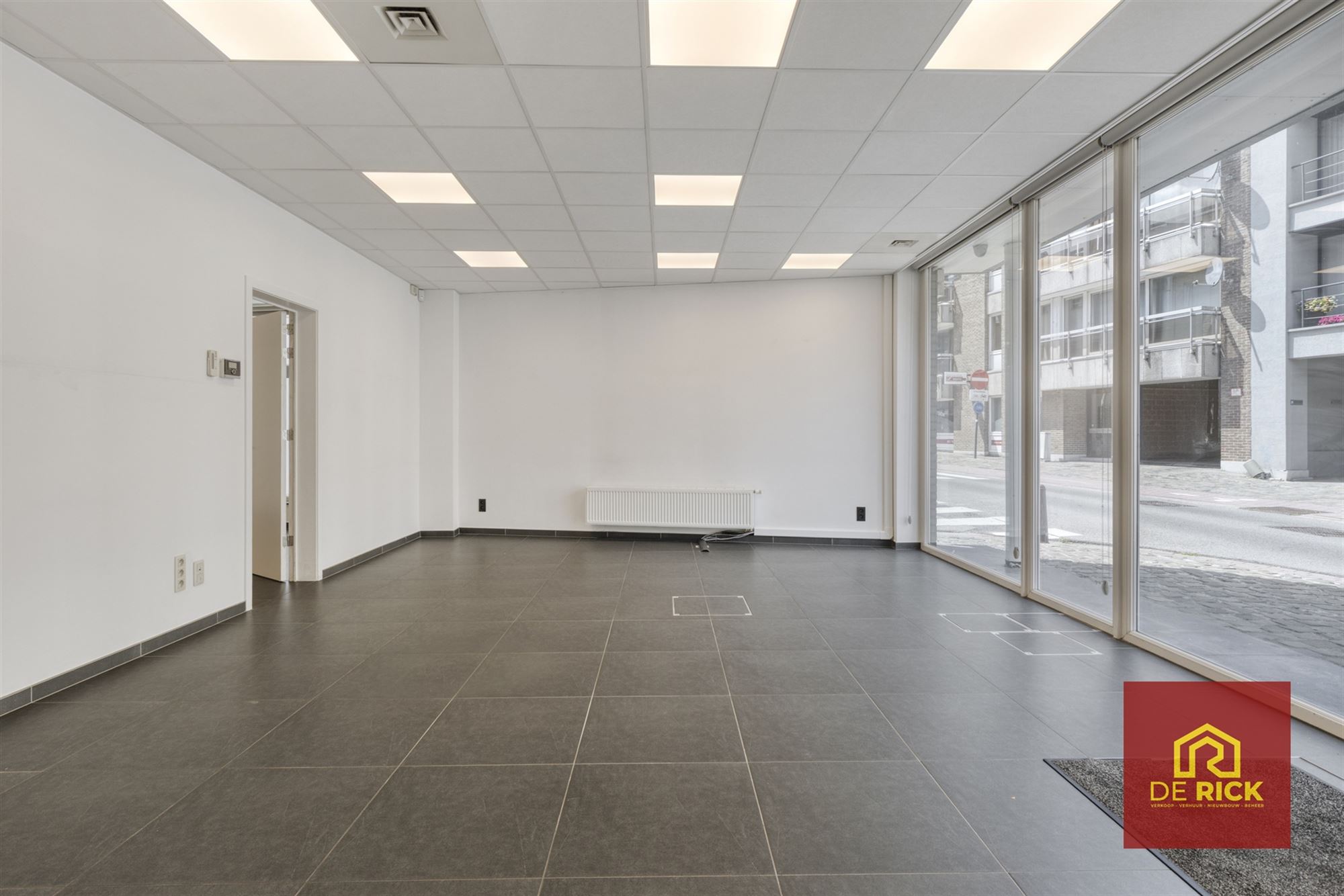 Instapklaar kantoor/handelspand in hartje Erembodegem - foto 4