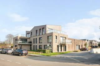 Cet appartement de 3 chambres situé au rez-de-chaussée dans le centre de Sint-Michiel comprend : un hall d'entrée avec toilettes,...