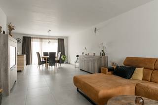 Ben je op zoek naar een instapklare, energiezuinige woning op een centrale ligging in Peer? Dan is deze recente woning uit 2020, gelegen aan de...