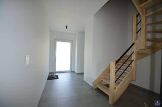 RECENTE MODERNE BEN-WONING  MET 5 SLPKS, TUIN EN GARAGE Prijs € 589.000,- : de geafficheerde prijs is een richtprijs.  Meer info op aanvraag. Op zoek...