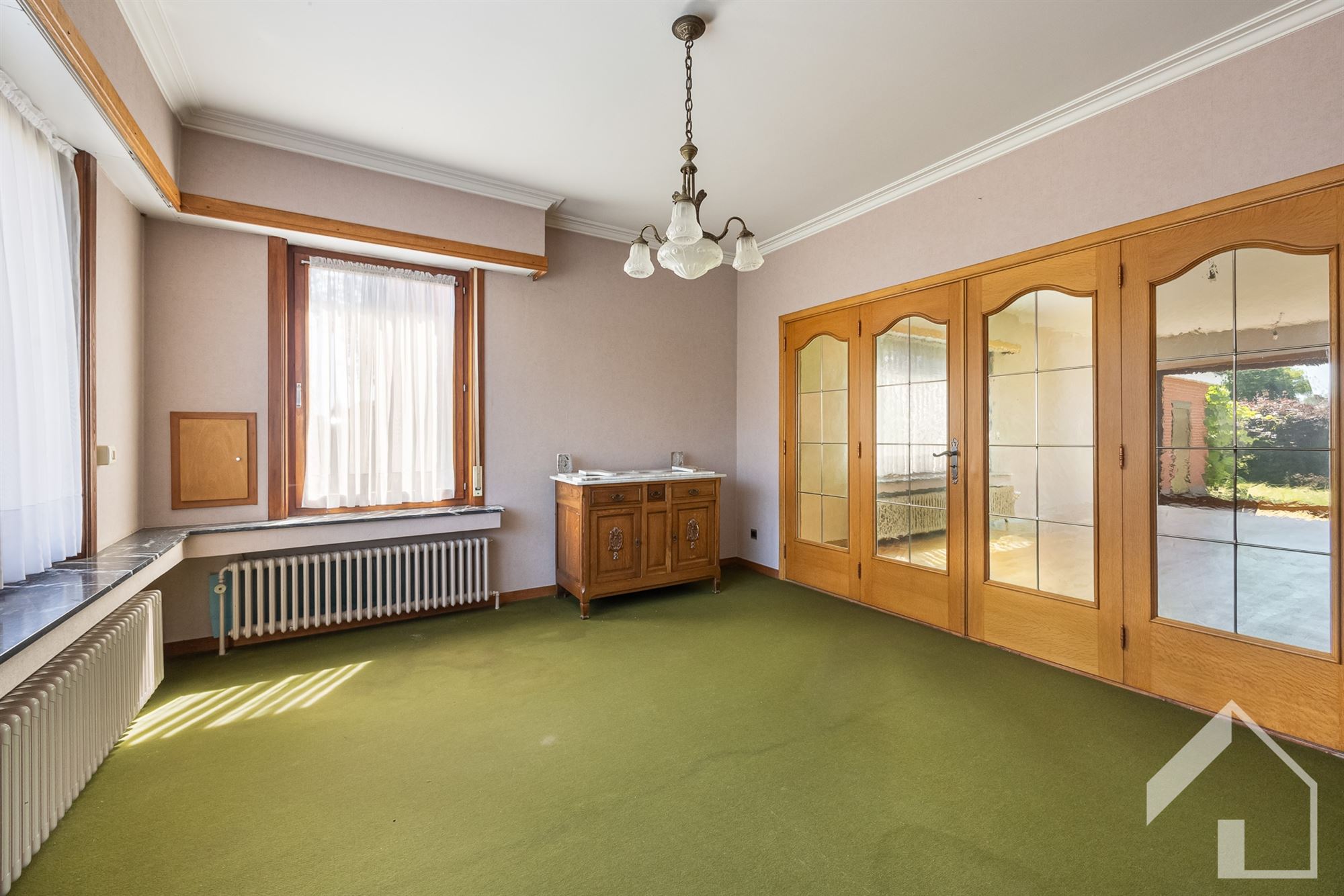 Ruime te renoveren gezinswoning met veel potentieel - foto 3