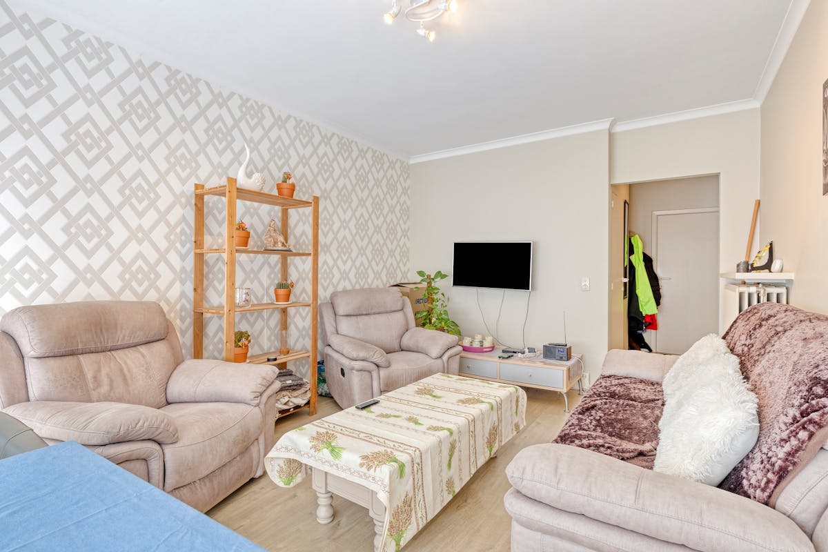 Lichtrijk en ruim appartement met terras te koop in Roeselare - foto 2