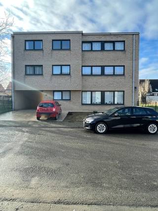 Dit twee-slaapkamerappartement bevindt zich in een rustige straat en is gelegen op de tweede verdieping in een gebouw zonder lift. Het...