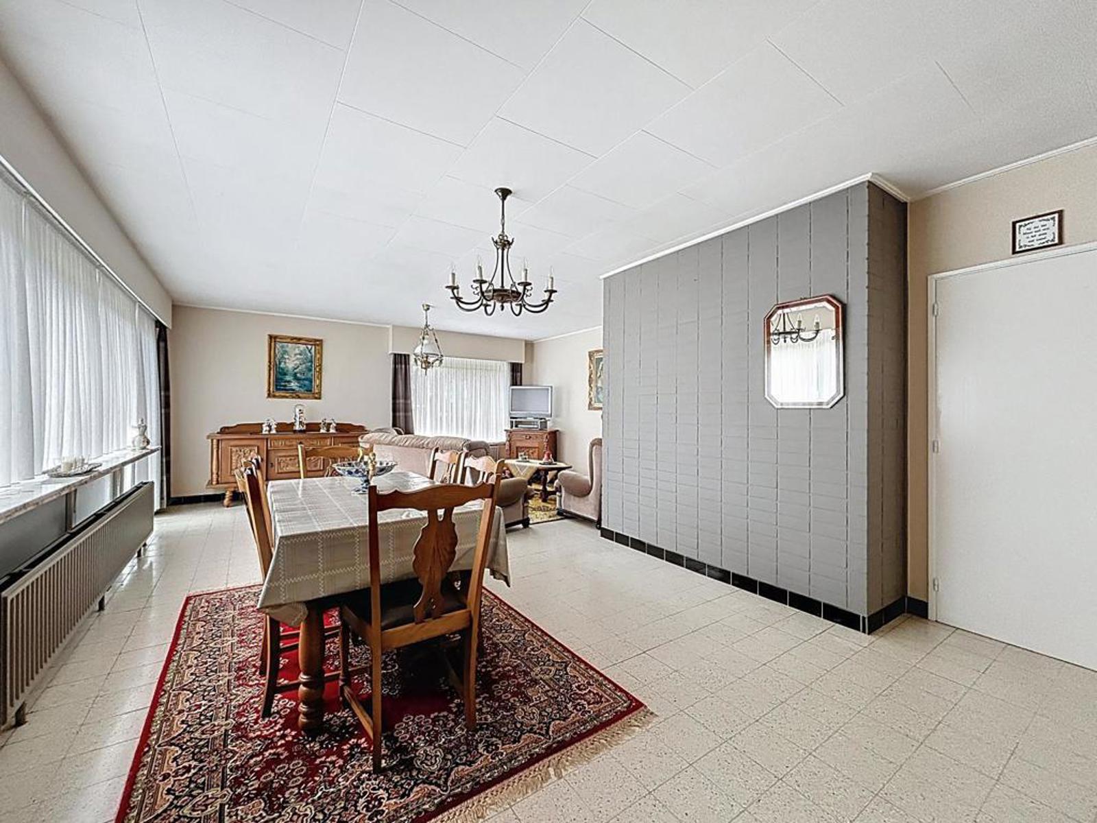 Halfopen bungalow met 3 slaapkamers in rustige wijk - foto 4