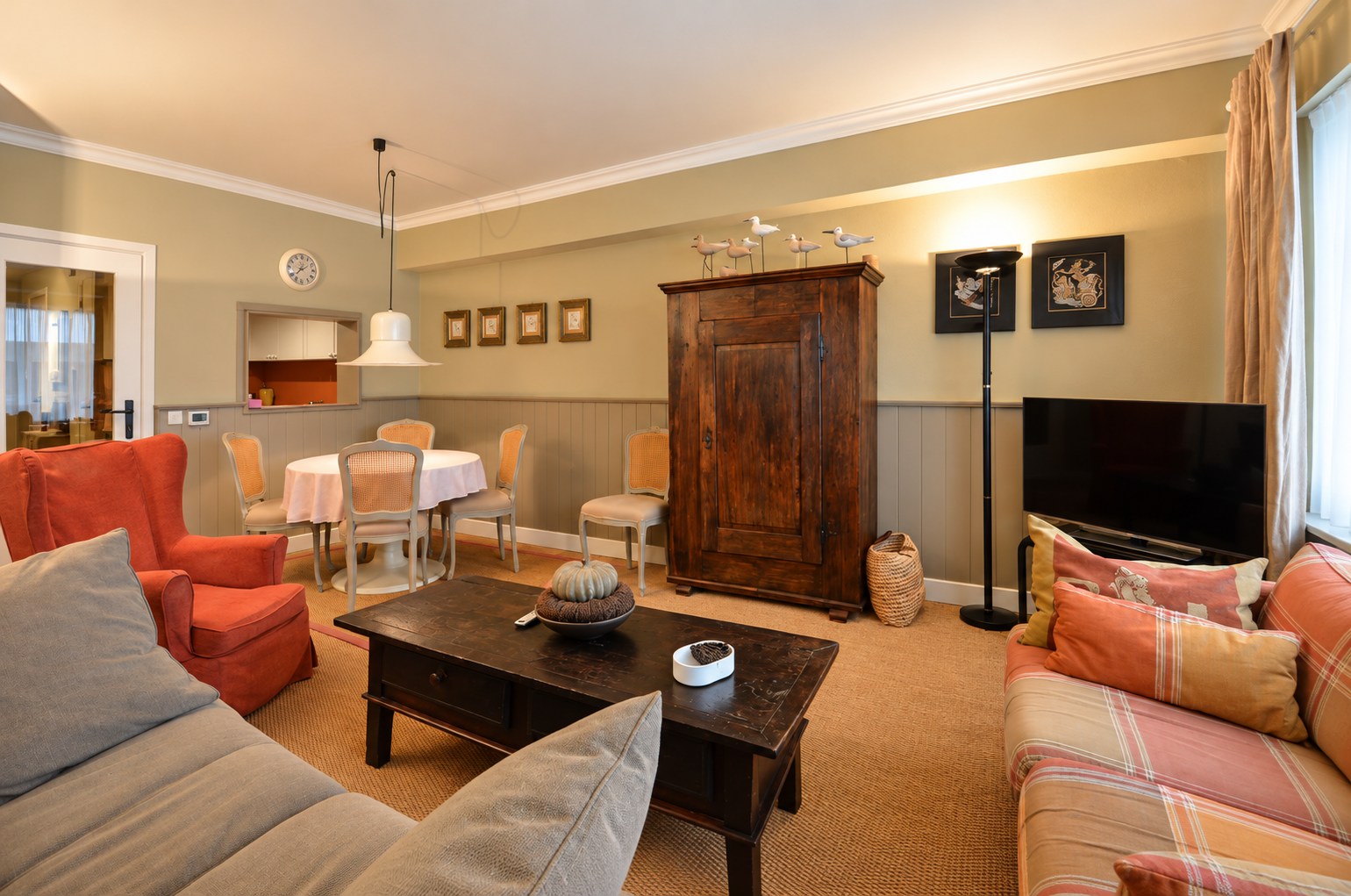 Exclusivité : agréable appartement avec jardin et spacieuse terrasse ensoleillée, idéalement situé à proximité de la place du Triangle. - photo 1