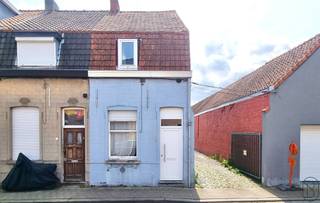 Te Renoveren Starterswoning of OpbrengsteigendomDeze woning biedt heel wat potentieel voor handige starters of investeerders!Indeling: een woonkamer,...