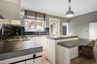 De woning is gunstig gelegen op fietsafstand van het dorpscentrum en combineert een rustige woonomgeving. De ligging heeft een vlotte...