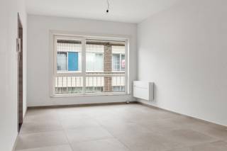 <strong>BEZOEK HET MODELAPPARTEMENT</strong> Instapklaar APPARTEMENT met <strong>1 slaapkamer </strong>aan PARK SPOOR NOORD<strong> sleutel op de deur</strong>. Dit eigendom gelegen in een toekomstbuurt op <strong>100 meter van het park</strong> in een klein gebouw, geen algemene kosten. <strong>Bijna energieneutraal</strong>, eigen <strong>zonnepanelen </strong>met powerbatterij. De ideale <strong>starterswoning </strong>in centrum van Antwerpen.