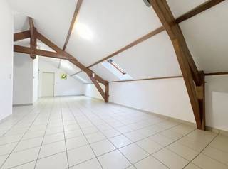 WE INVEST Sud-Luxembourg presents this charming 1-bedroom apartment, ideally located in the heart of Arlon, just steps away from shops and...