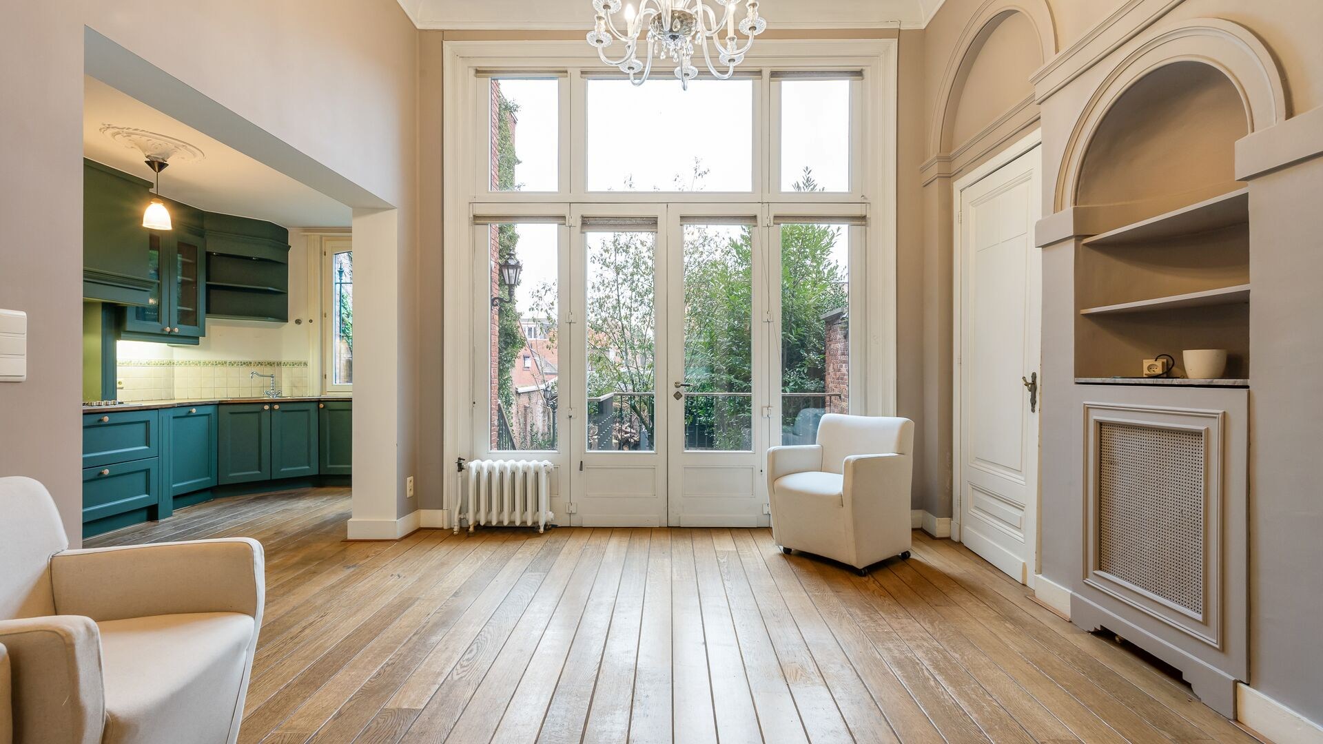 Prachtige herenwoning met tuin, polyvalante ruimte en dubbele garage - foto 4