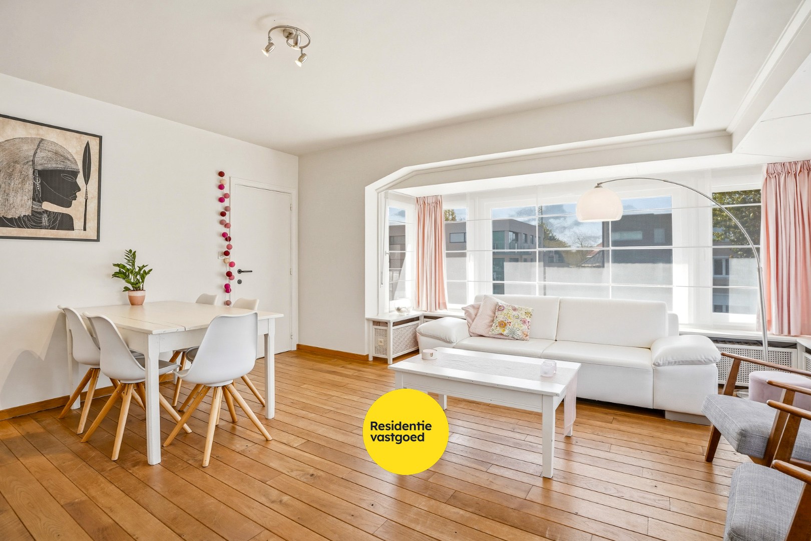 Instapklaar en lichtrijk 3-slaapkamerappartement (109 m²) met terras en privé-parkeerplaats te Oostduinkerke. - foto 5